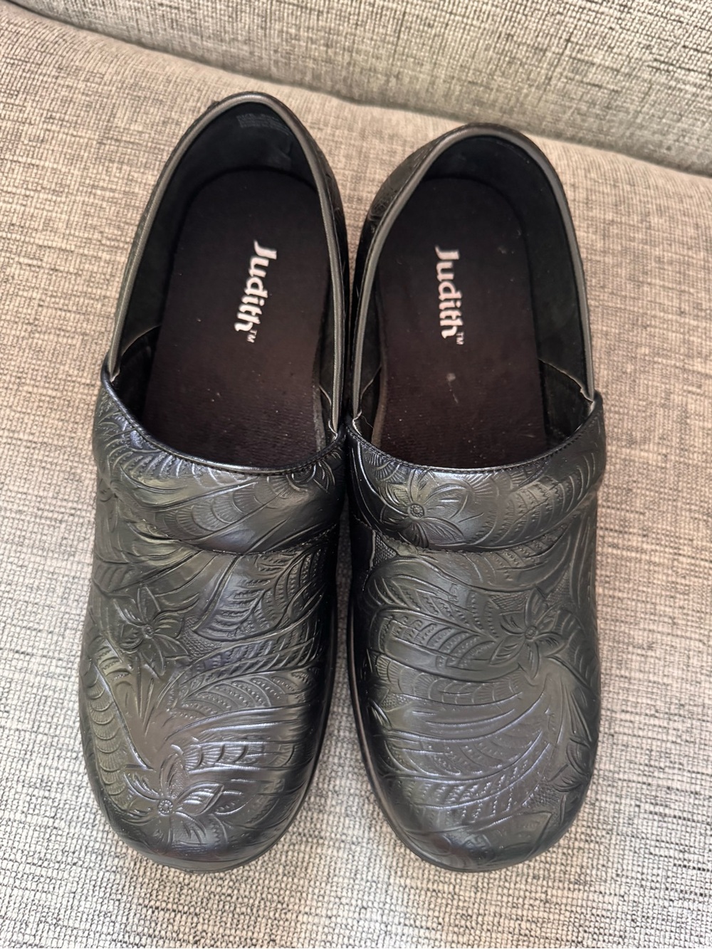 Judith Black Tooled Leather Slip-On Clogs. 
9 1/2